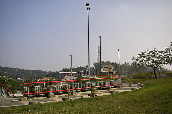 南二高關廟休息站天橋連接步道.jpg