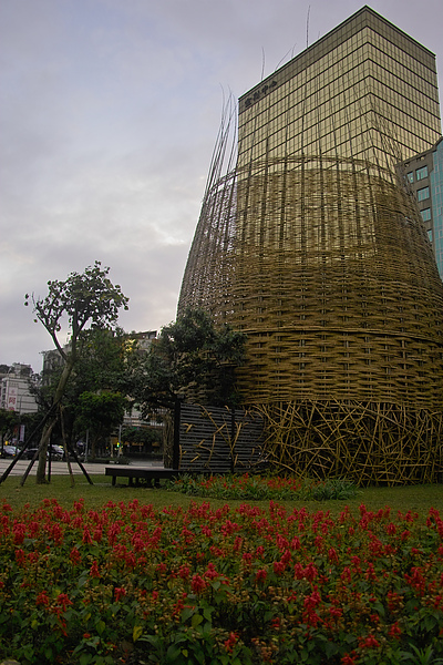 華山文化園區重逢+花.jpg