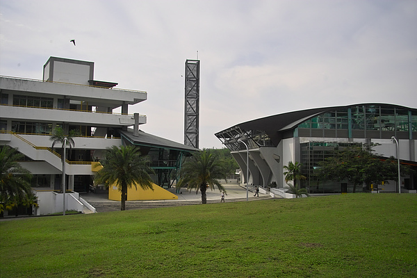 高雄縣內門鄉實踐大學高雄校區教學大樓&體育館全景.jpg