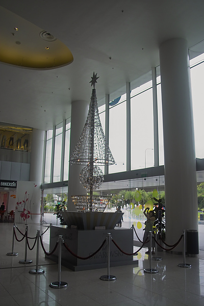 新加坡VIVO City大廳施華洛世奇水晶耶誕樹.jpg