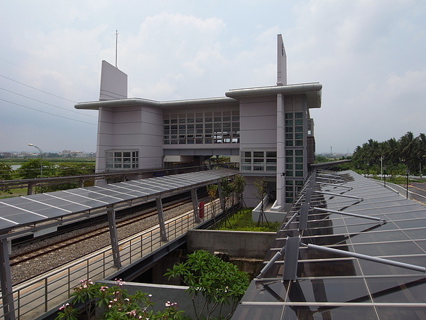 台南縣新市鄉台鐵南科站 (5).JPG