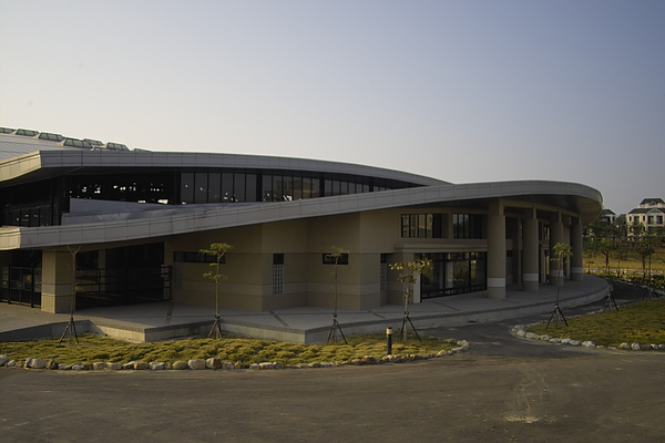台南縣麻豆鎮真理大學體育館西門.jpg