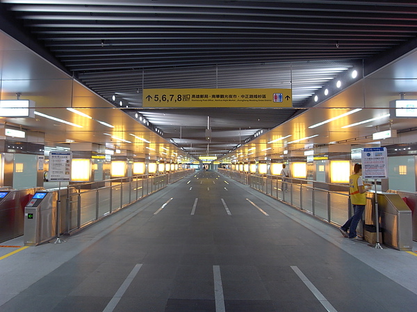 高雄市捷運美麗島站紅橘線轉乘大廳2.JPG