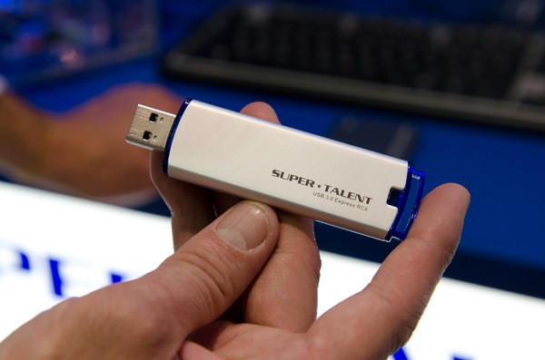 偽裝成隨身碟的 SSD - Super Talent USB 3.0 Express RC8