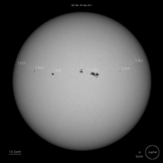 太陽表面出現大黑子群 10-7前可見.jpg