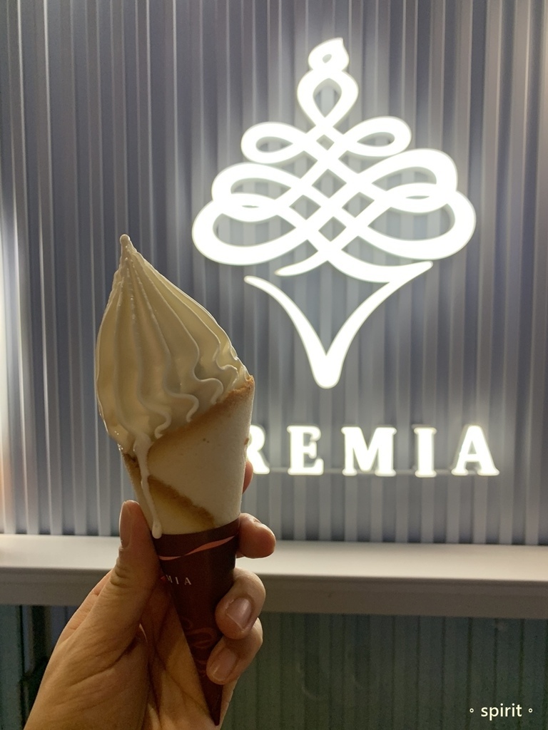 [高鐵新烏日站美食]CREMIA 北海道冰淇淋之神 台中高鐵