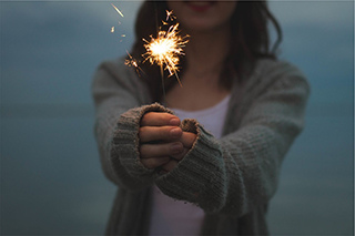 sparkler-677774_960_720s.jpg