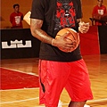 LeBron James 擔任 Nike Just Do It 籃球訓練營總教練.jpg