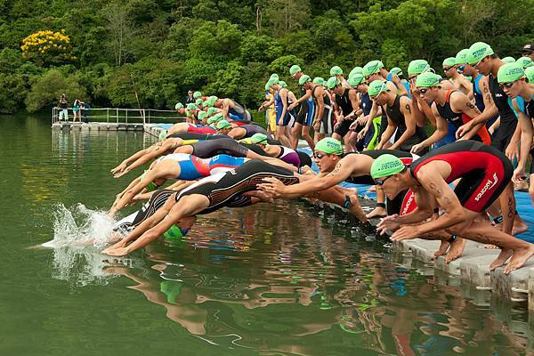 全程男子組選手開賽下水畫面.jpg