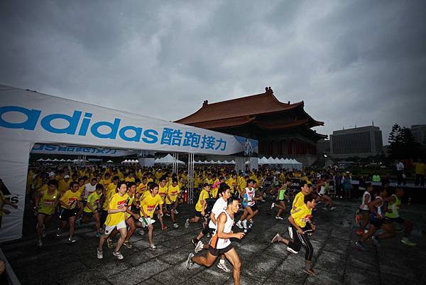 adidas首創酷跑接力召集700隊揪團酷跑  5,500棒接力傳遞跑步熱情.jpg