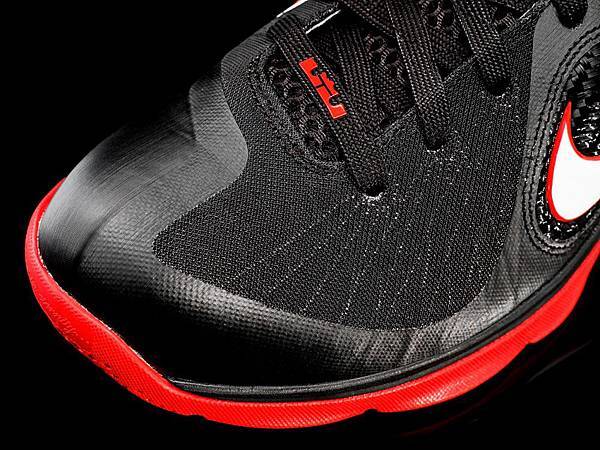Nike eBron 9鞋面首次同時採用Flywire飛線技術和Hyperfuse結構.jpg