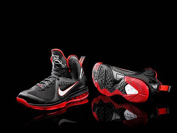 Nike LeBron 9將Nike籃球鞋頂級技術集於一身。完美詮釋LeBron James全能型的打球風格.jpg