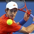 Andy Murray 以6-4,6-2,6-0 擊敗 Michael Llodra 闖進第四輪