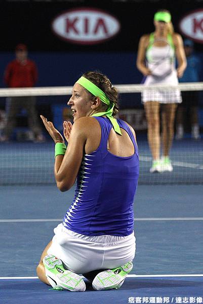 Victoria Azarenka 以 6-3, 6-0 的懸殊比數擊敗 Sharapova