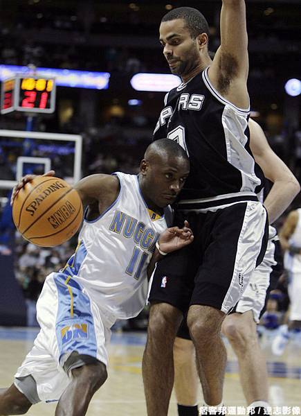 15.Earl Boykins