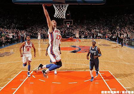 林書豪快攻飛身灌籃 林書豪快攻飛身灌籃