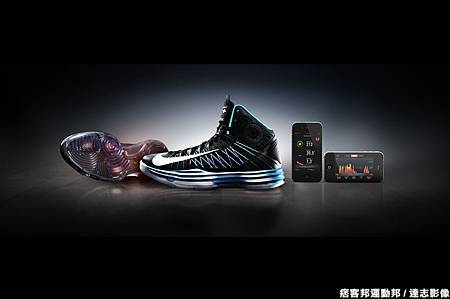 Nike+ Basketball透過 「Track  My Game」的模式，測量運動員在場上跳躍的高度、移動的速度以及奮力的程度