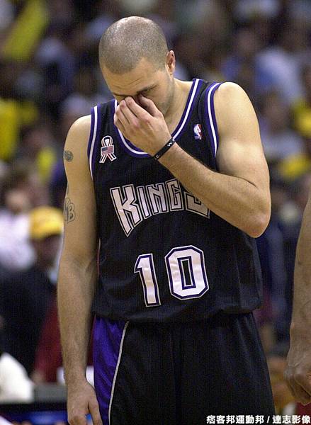 2002--含恨的鼻血-Mike Bibby