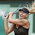 Sharapova 直落二擊敗 Kanepi，晉級四強