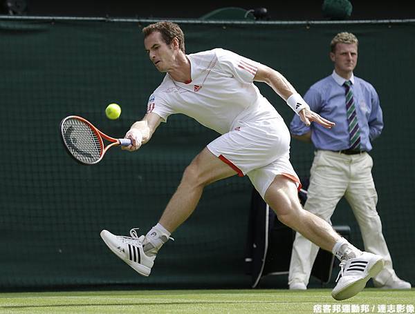 Murray 以 3 比 1 擊退 Karlovic