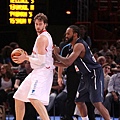 Gasol 熱身賽與 Turiaf 對決