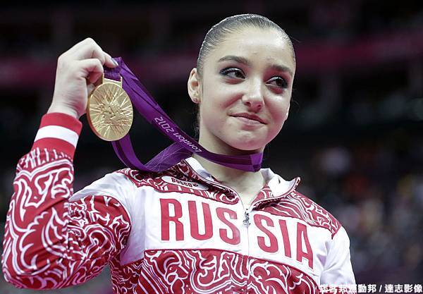 [女子體操] Aliya Mustafina 摘下高低槓金牌