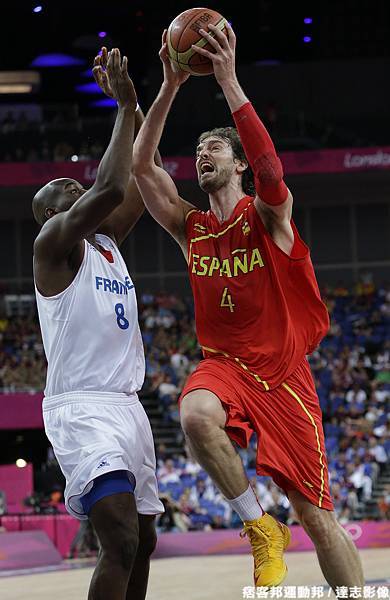 Pau Gasol 禁區強攻