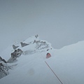 莊周敏往第三營高度適應面臨巨大風雪