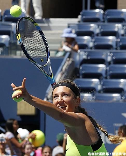 Azarenka 直落二輕騎過關