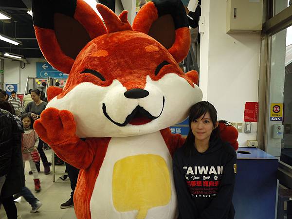 中職舉牌妹依舊很萌~