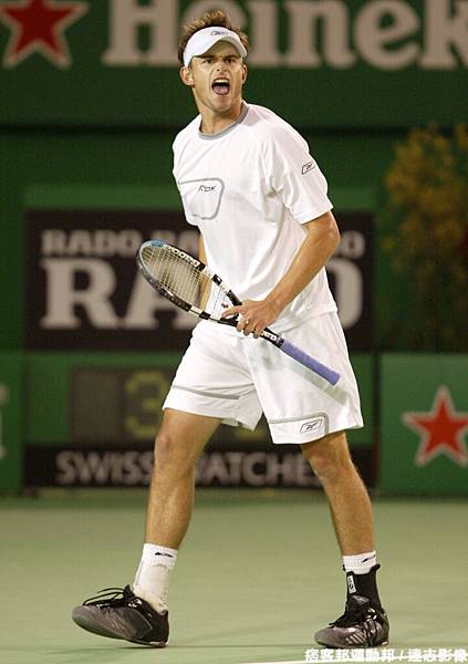 2003 年 Roddick 在澳網上怒吼慶祝