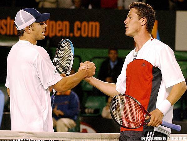 2004 年 Roddick 在澳網八強賽敗給 Safin