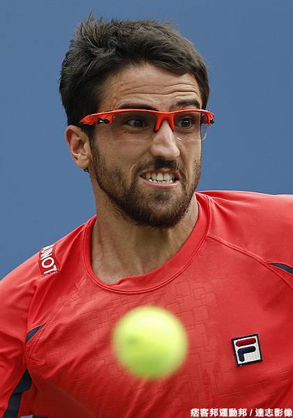 Ferrer 與 Tipsarevic 苦戰五盤後，Ferrer 挺進四強