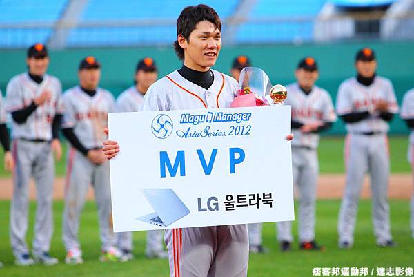 坂本勇人奪下最後的 MVP