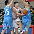 鄭人維突破防守 鄭人維突破防守