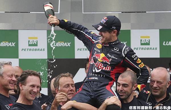 Sebastian Vettel以分站第6名結尾 不過仍完成車手三連霸