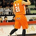 簡浩本場比賽三分球命中率達五成,砍進4顆三分球攻下16分 簡浩本場比賽三分球命中率達五成,砍進4顆三分球攻下16分