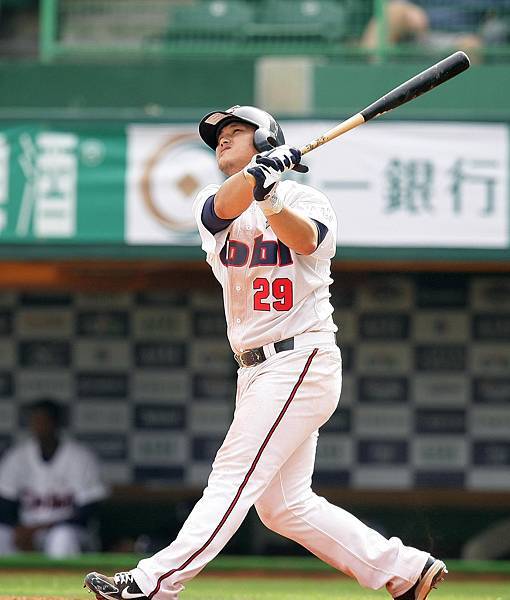 陳俊秀轟全壘打