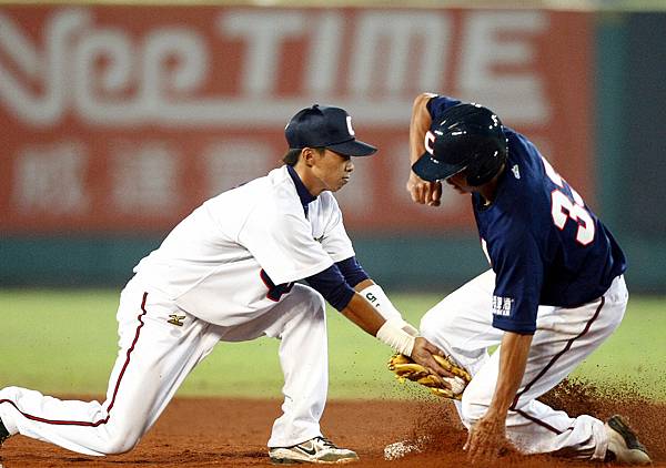 1204謝炫任成功盜上二壘