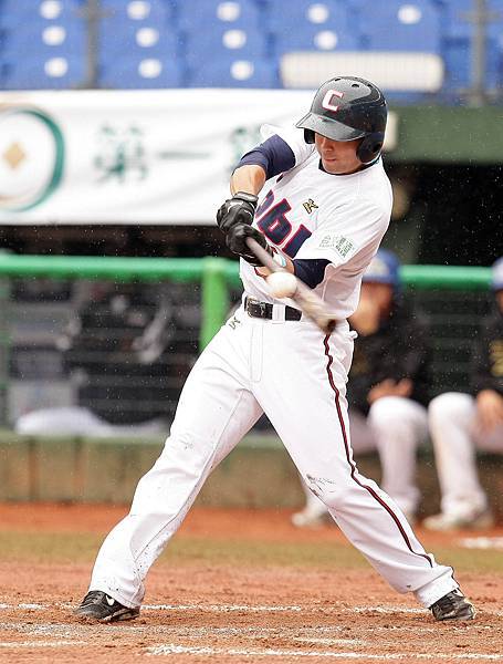 中華白隊唐肇廷敲出二分彈