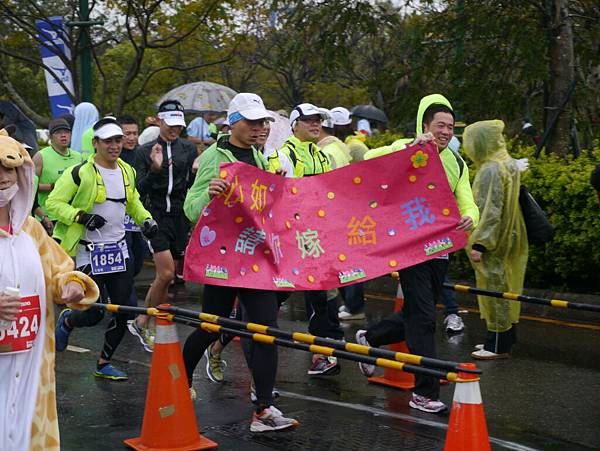 活力路跑賽上演求婚戲碼