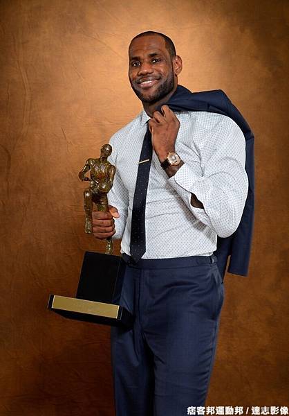 LeBron James 生涯第四度獲得例行賽 MVP