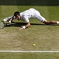 Novak Djokovic救球