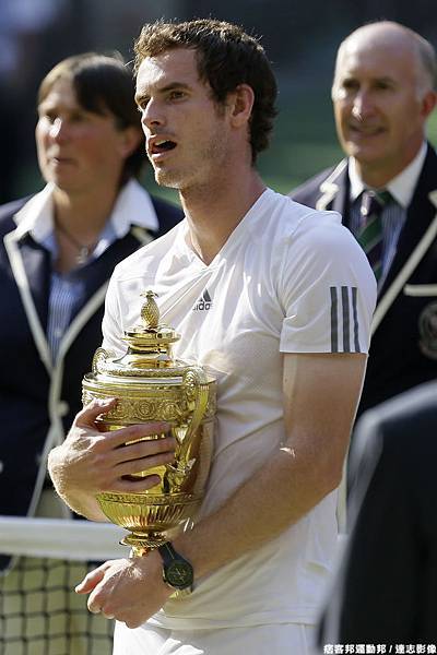 Andy Murray緊抱金盃
