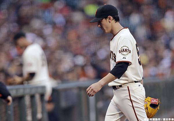 Tim Lincecum 在上一場148球無安打比賽後，今天對紅人僅投3.2局就丟8分退場