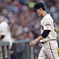 Tim Lincecum 在上一場148球無安打比賽後，今天對紅人僅投3.2局就丟8分退場