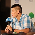 林書豪認真回答問題
