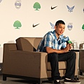 林書豪記者會上很歡樂