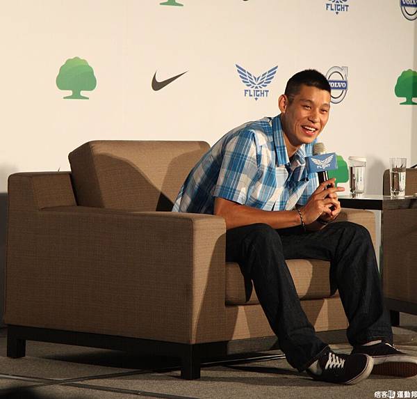 林書豪抵台記者會