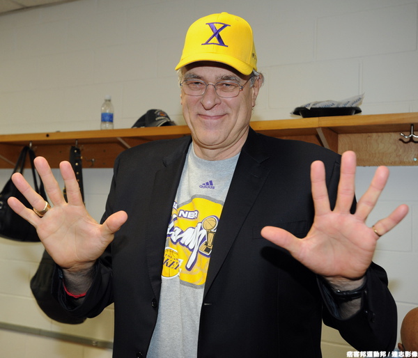 教練：傑克森(Phil Jackson)